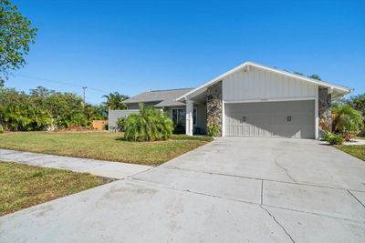 7395 Rosetree Place E, House other with 3 bedrooms, 2 bathrooms and null parking in Seminole FL | Image 3