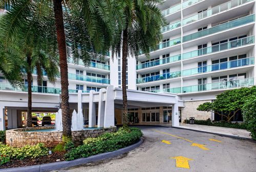620-100 Bayview Dr, Sunny Isles Beach, FL, 33160-4781 | Card Image