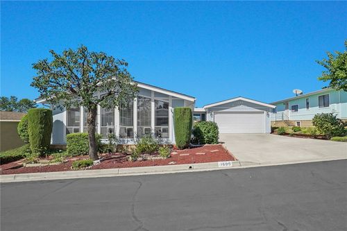 1609 Desert Gln, Escondido, CA, 92026 | Card Image