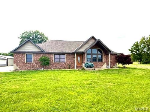 7045 Brickyard Rd, Mascoutah, IL, 62258-2349 | Card Image