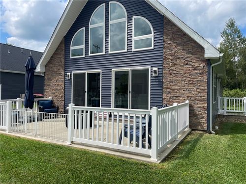10750 Pymatuning Ave, Conneaut Lake, PA, 16316-2756 | Card Image