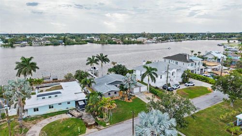 704 Bayshore Dr, TARPON SPRINGS, FL, 34689-2407 | Card Image