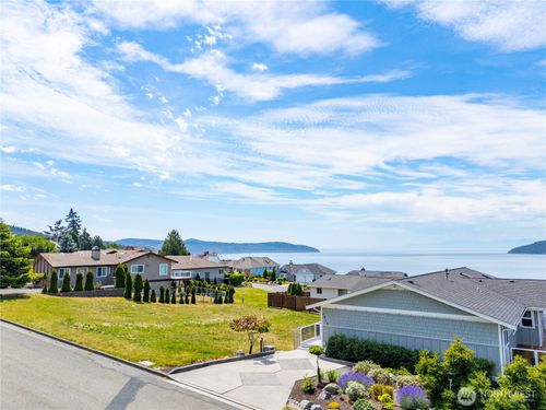 4916 Dundee Dr, Anacortes, WA, 98221-3042 | Card Image