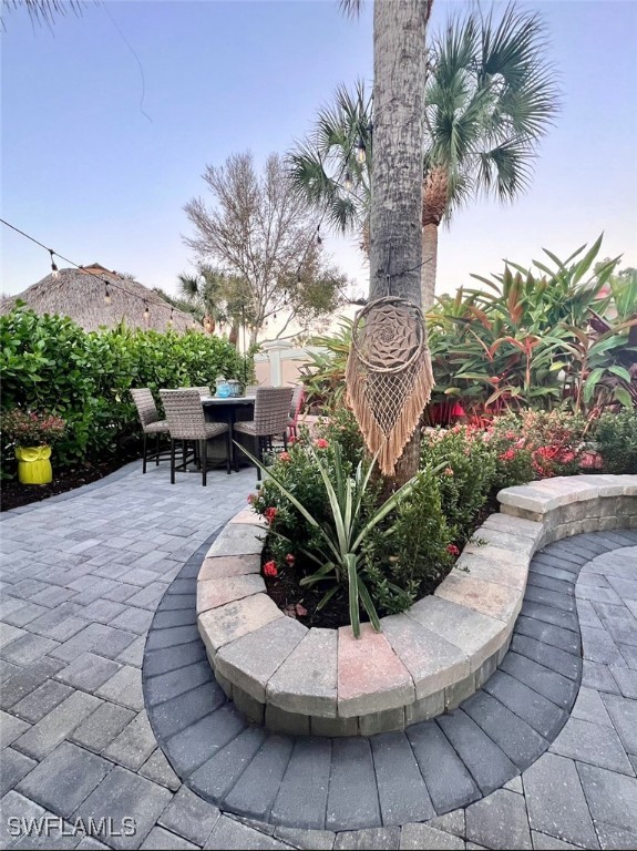 Land in Naples