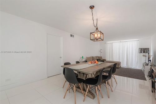 apt-307-6039 Collins Ave, Miami Beach, FL, 33140-2212 | Card Image
