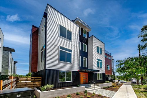 7560 43rd Ave S, Seattle, WA, 98118-3902 | Card Image