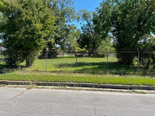 2246 Rev Dr Ransom Howard St, Port Arthur, TX, 77640-6245 | Card Image