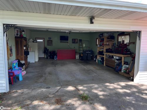 105 S Lincoln St, Mount Ayr, IA, 50854-1717 | Card Image