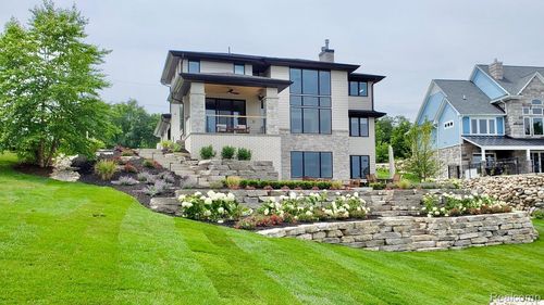 7020 Driftwood Dr, Fenton, MI, 48430-4301 | Card Image