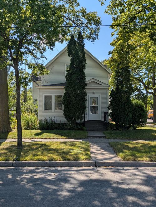 427 16th Ave N, Saint Cloud, MN, 56303-3952 | Card Image