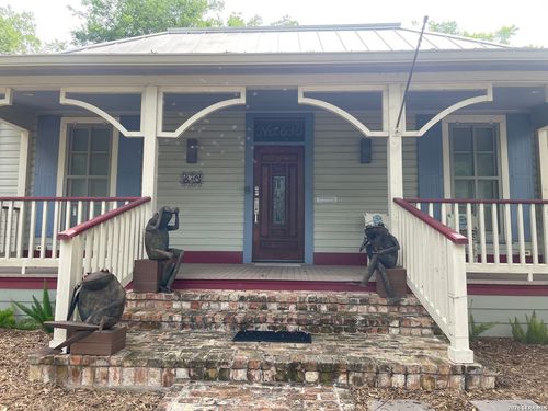 630 E Guenther St, San Antonio, TX, 78210-1135 | Card Image