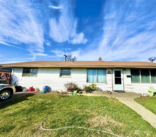 308 N Dale Road, Moses Lake, WA, 98837 | Card Image