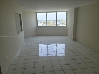 1101 - 7135 Collins Ave, Condo with 1 bedrooms, 2 bathrooms and null parking in Miami Beach FL | Image 2