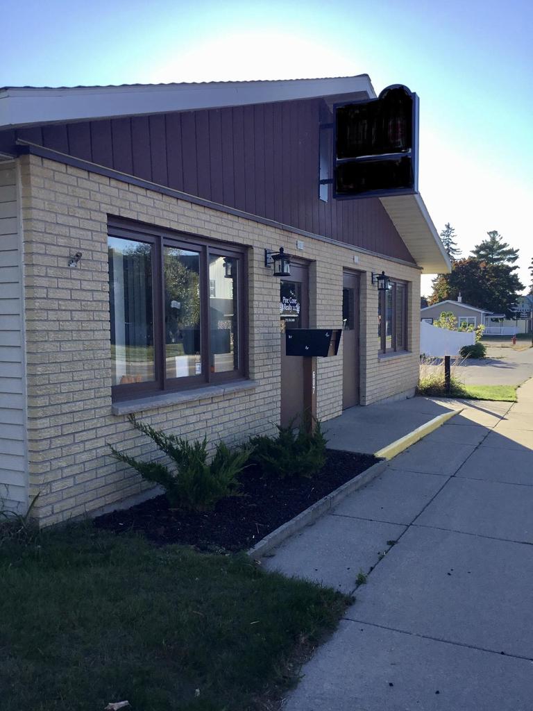 607 Henriette Ave, Crivitz, WI 54114-7470
