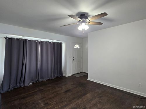 25312 Winton St, Saint Clair Shores, MI, 48081-3865 | Card Image