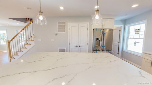 54 North Blvd, East Rockaway, NY, 11518-2315 | Card Image