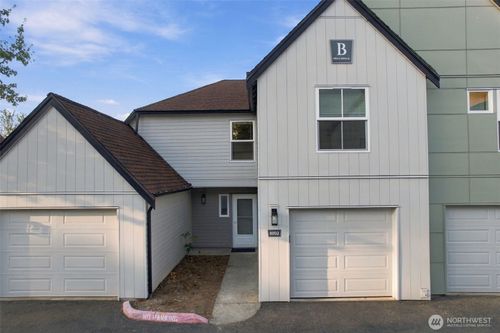 b102-6704 S 239th Pl, Kent, WA, 98032-2623 | Card Image