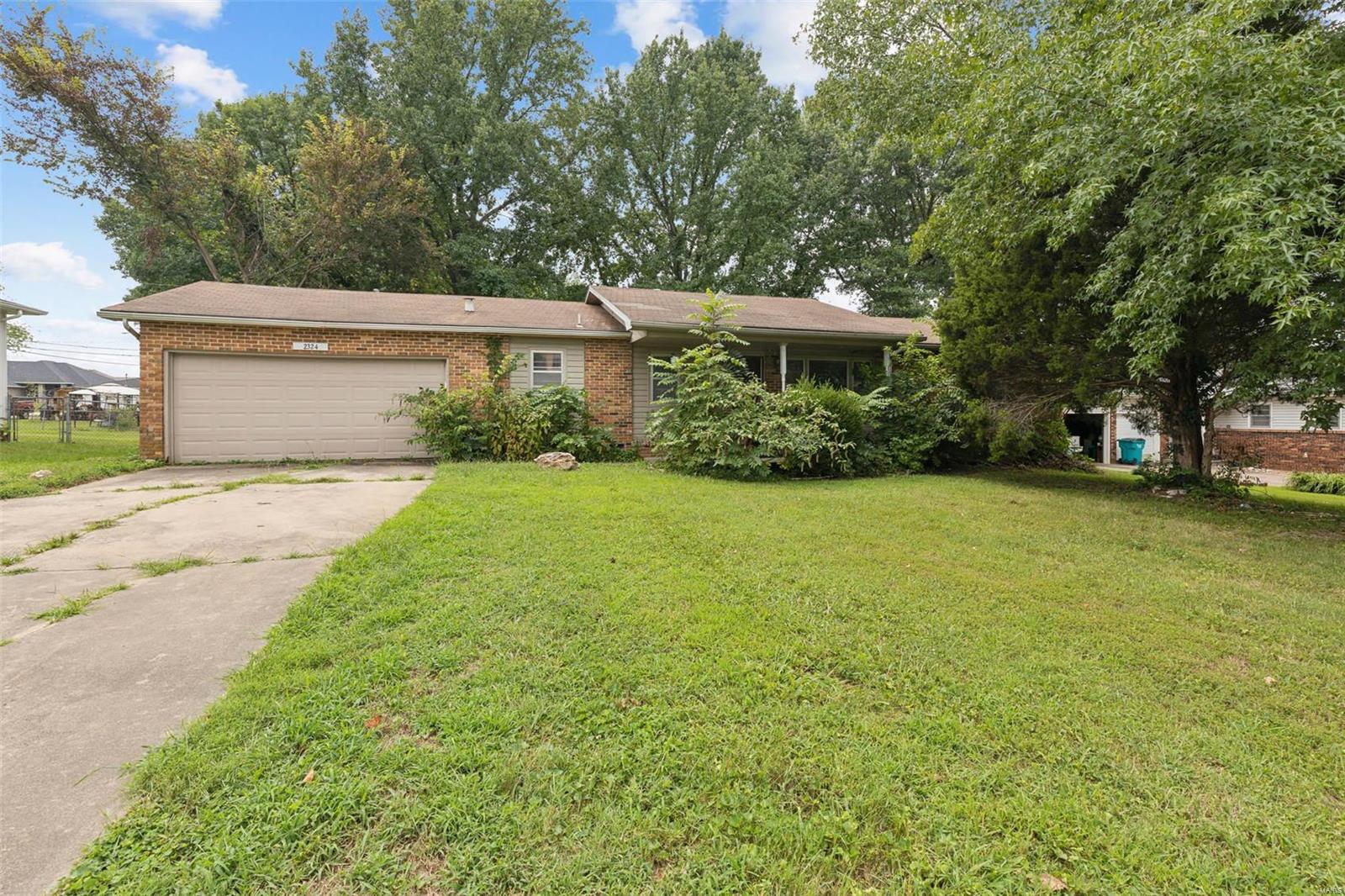 Lark St, Springfield, MO 65804