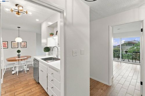 105-2 Panoramic Way, Berkeley, CA, 94704-1804 | Card Image