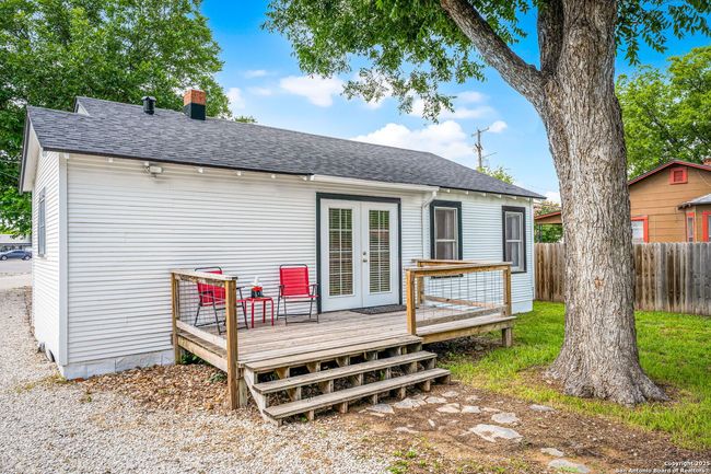 150 W Faust St, House other with 2 bedrooms, 3 bathrooms and null parking in New Braunfels TX | Image 7