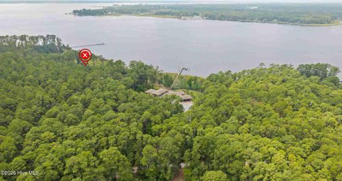 2 Sandy Curve Dr, New Bern, NC, 28560-8057 | Card Image