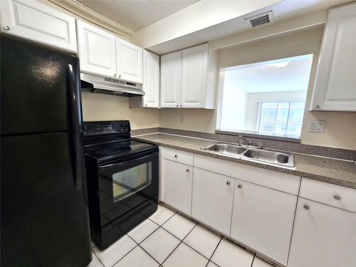 apt-303-3600 Nw 21st St, Lauderdale Lakes, FL, 33311-9207 | Card Image