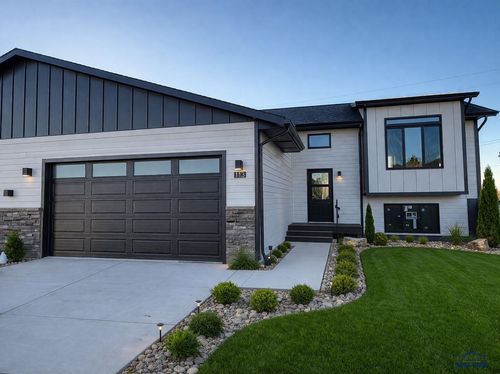 1125 Pinnacle Ct, Rapid City, SD, 57701-4158 | Card Image