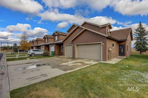 unit-8-26 Mangum Cir, Donnelly, ID, 83615-4714 | Card Image