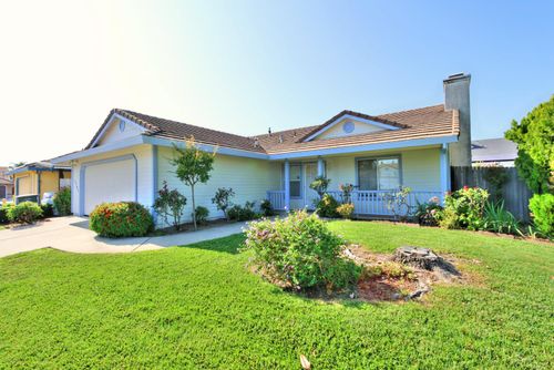 1741 Michelle Dr, Yuba City, CA, 95993-7165 | Card Image