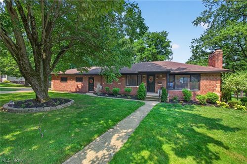 488 Strader Rd, Akron, OH, 44305-3942 | Card Image