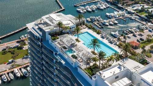 811-220 Lake Shore Dr, Lake Park, FL, 33403-3584 | Card Image