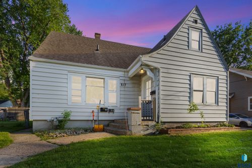 817 W 15th St, Sioux Falls, SD, 57104-4780 | Card Image