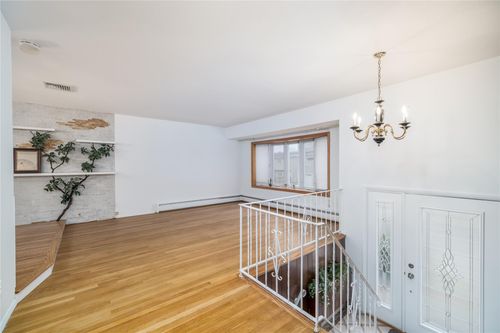 264 Branch Ave, Freeport, NY, 11520-6001 | Card Image