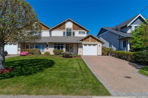 1804 Newton St, Saanich, BC, V8R2R4 | Card Image