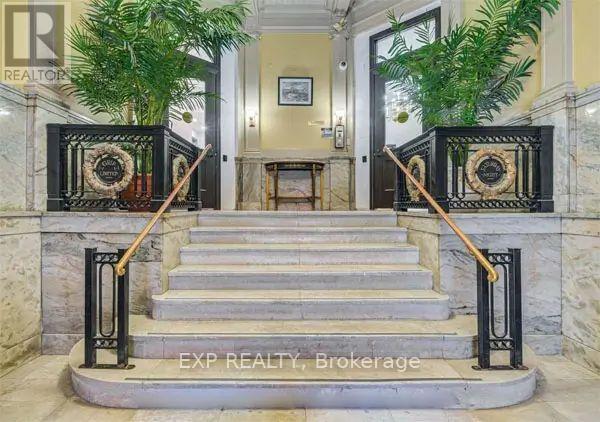 Commercial Lease in Toronto (Bay Street Corridor) 2