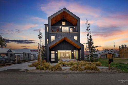 114 E 33rd St, Garden City, ID, 83714-6613 | Card Image