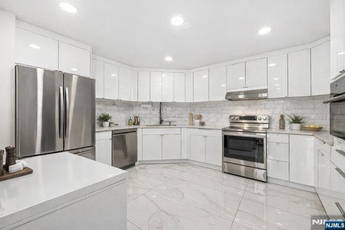 427 Harmon Cove Tower, Secaucus, NJ, 07094-1752 | Card Image