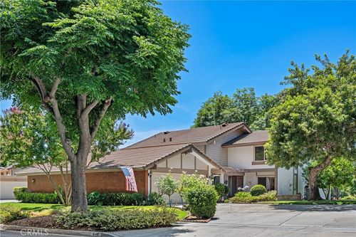 652 Via Zapata, Riverside, CA, 92507-6424 | Card Image