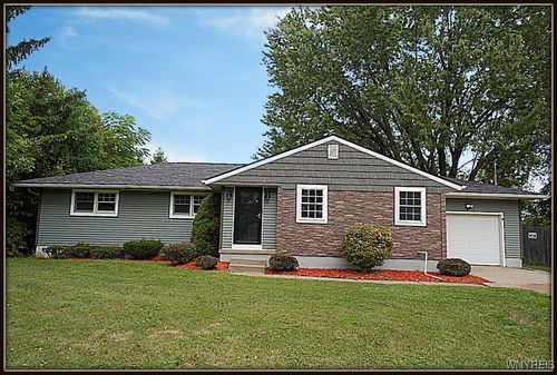 5252 William St, Lancaster, NY, 14086-9658 | Card Image