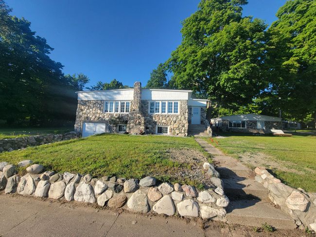 4642 Main St, House other with 8 bedrooms, 5 bathrooms and null parking in Onekama MI | Image 8