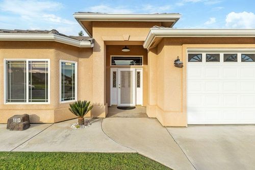 1110 Lincoln St, Tulare, CA, 93274-8018 | Card Image