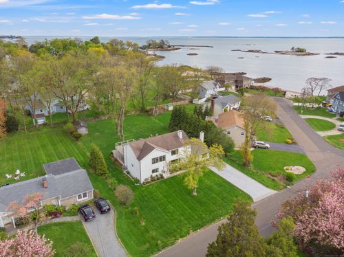 80 Soundview Dr, Stamford, CT, 06902-7113 | Card Image