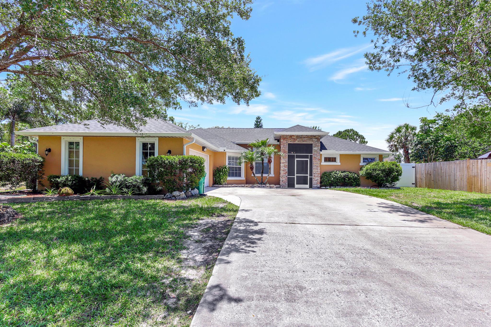 Preston Ln, Port Saint Lucie, FL 34983