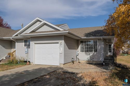 2001 Dorothy Cir, Sioux Falls, SD, 57106 | Card Image