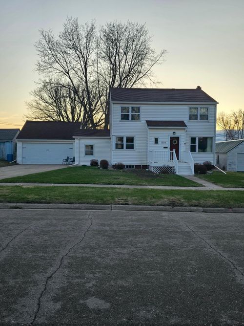 1014 3rd Ave Sw, Pipestone, MN, 56164-1426 | Card Image