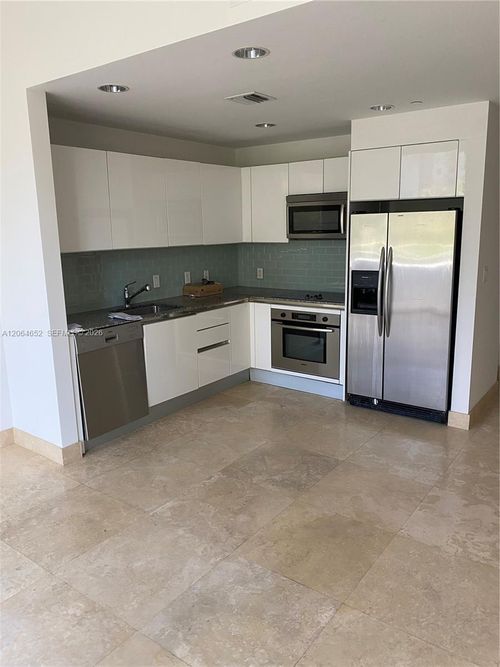 220-1050 Brickell Ave, Miami, FL, 33131-3903 | Card Image