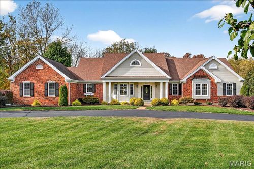 2102 Kehrs Ridge Dr, Chesterfield, MO, 63005-6510 | Card Image