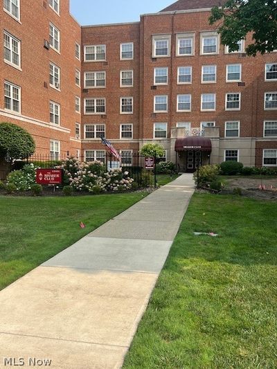 19101 Van Aken Boulevard, Condo with 1 bedrooms, 1 bathrooms and null parking in Shaker Heights OH | Image 1