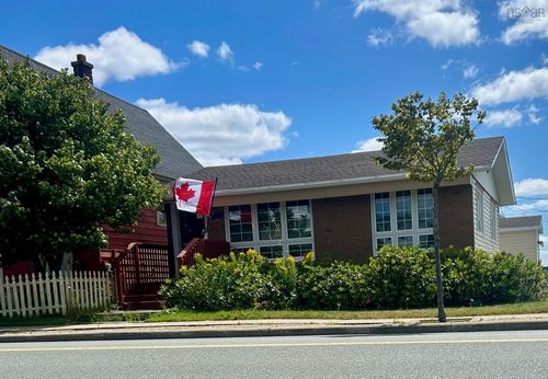 7561 Main St, Louisbourg, NS, B1C1J7 | Card Image