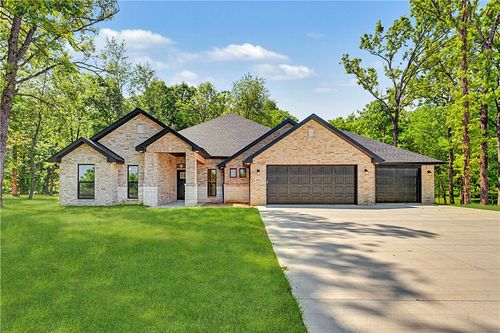 9236 S Pleasant Valley Rd, Gentry, AR, 72734-9622 | Card Image